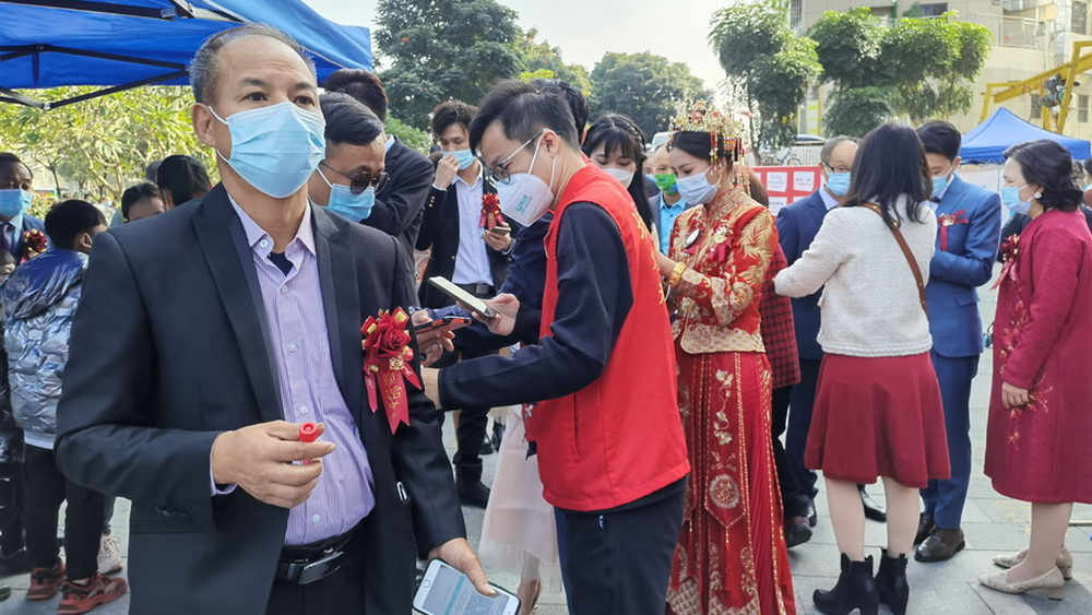 “插隊(duì)”新娘收獲全城祝福，憑啥？就憑這兩個(gè)字
