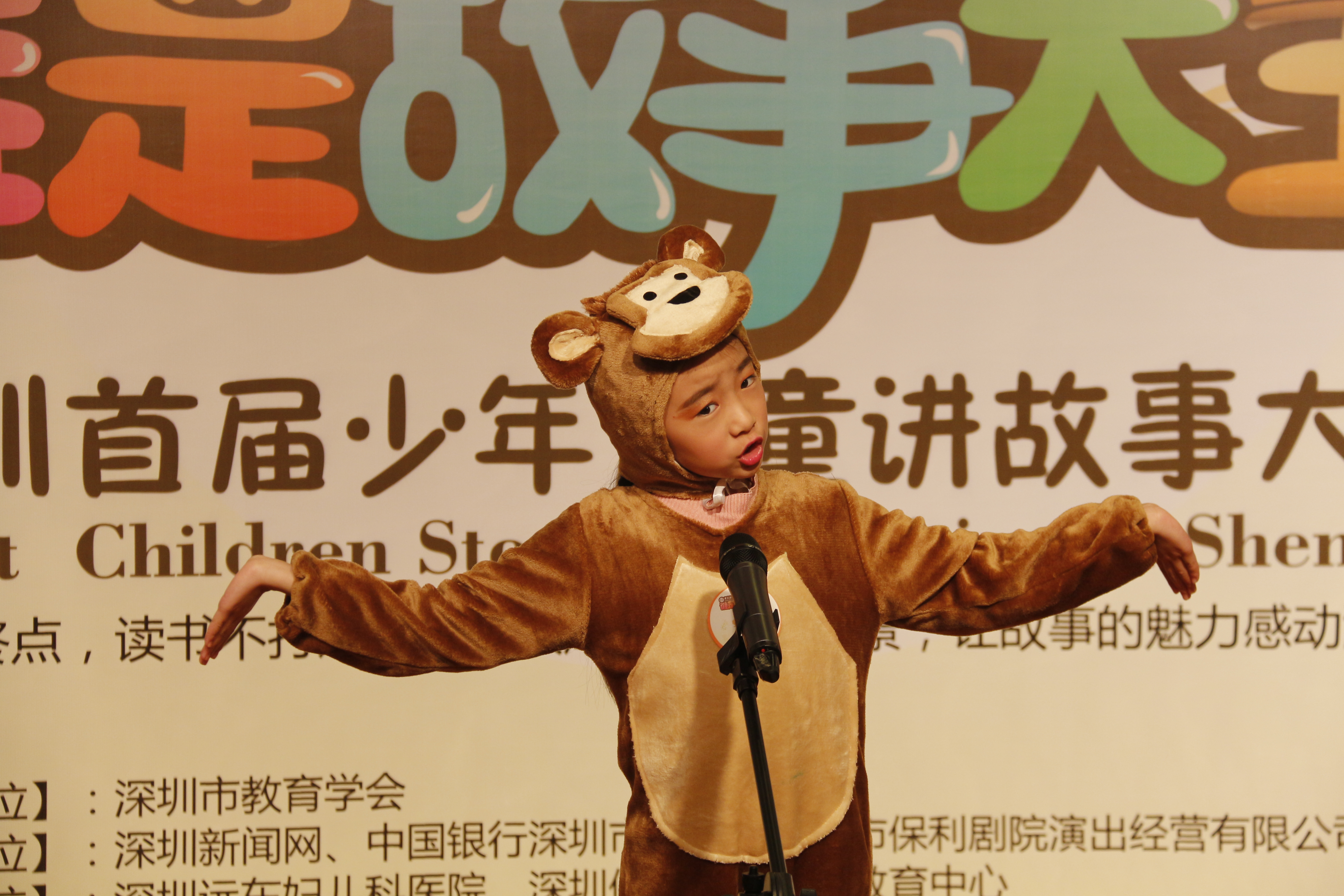 表情、動(dòng)作、著裝、演講面面俱到